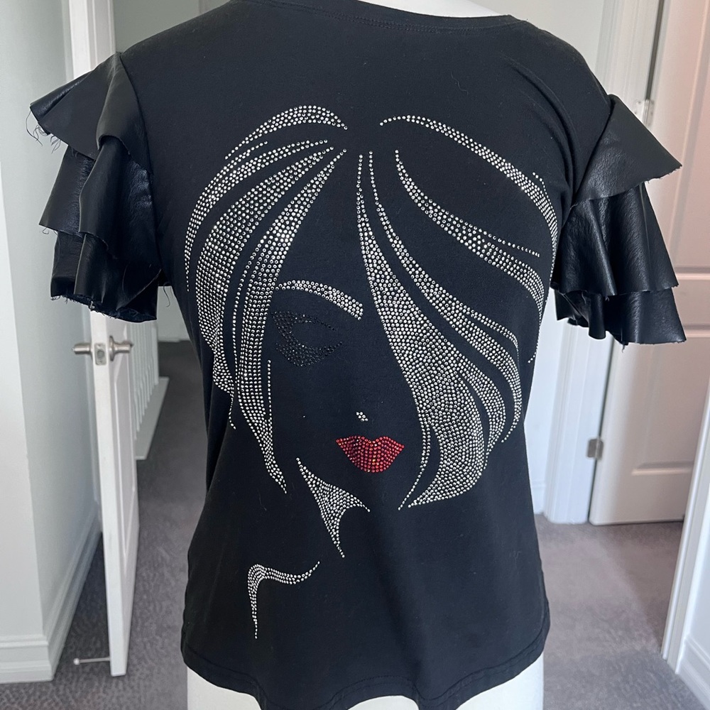 Very cute, casual T-shirt or outgoing
